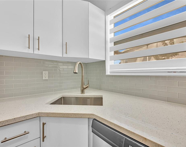 5122 Ne 19th Avenue - Photo Thumbnail 7