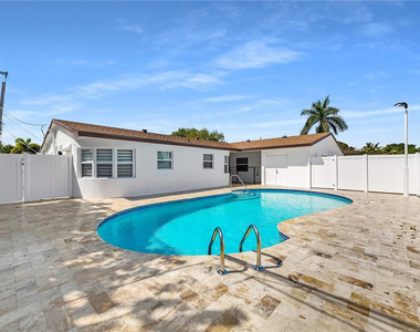 5122 Ne 19th Avenue - Photo Thumbnail 1