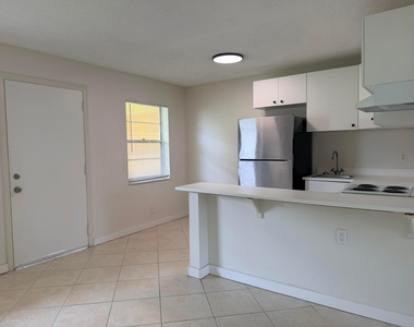 5174 Ne 6th Avenue - Photo Thumbnail 3