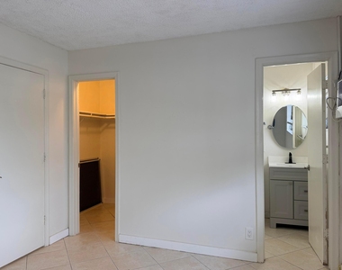 5174 Ne 6th Avenue - Photo Thumbnail 4