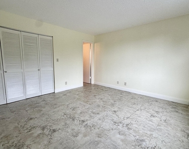 1800 N Andrews Avenue - Photo Thumbnail 11