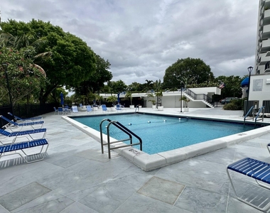 1800 N Andrews Avenue - Photo Thumbnail 16