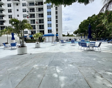 1800 N Andrews Avenue - Photo Thumbnail 18