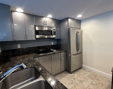 1800 N Andrews Avenue - Photo Thumbnail 3
