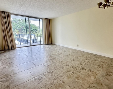 1800 N Andrews Avenue - Photo Thumbnail 6