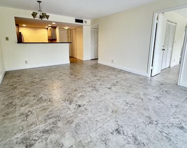 1800 N Andrews Avenue - Photo Thumbnail 4