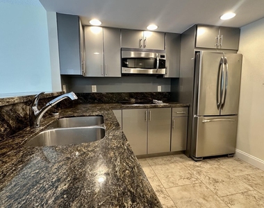1800 N Andrews Avenue - Photo Thumbnail 1