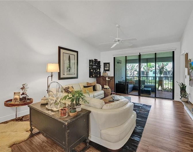 7533 Glendevon Lane - Photo Thumbnail 11