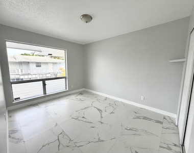 915 Ne 8th Street - Photo Thumbnail 5