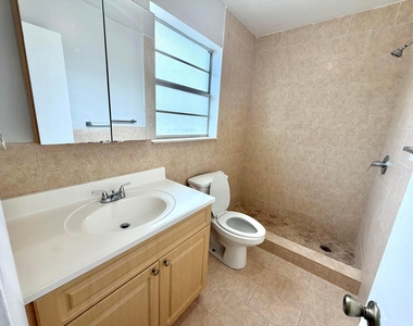 915 Ne 8th Street - Photo Thumbnail 9
