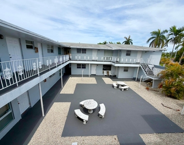 915 Ne 8th Street - Photo Thumbnail 1