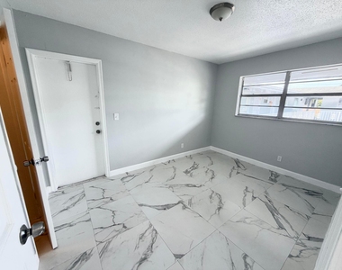 915 Ne 8th Street - Photo Thumbnail 6