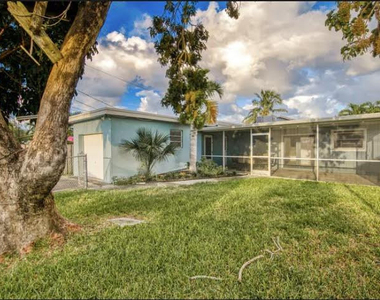 2200 N 47th Avenue - Photo Thumbnail 17