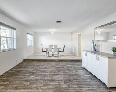 2200 N 47th Avenue - Photo Thumbnail 2