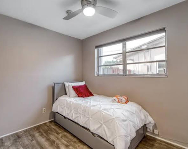 2200 N 47th Avenue - Photo Thumbnail 11