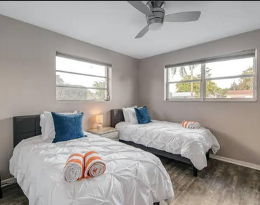 2200 N 47th Avenue - Photo Thumbnail 14