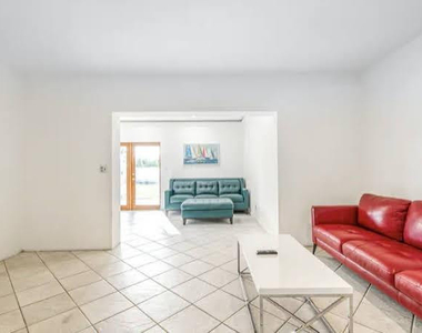2200 N 47th Avenue - Photo Thumbnail 6