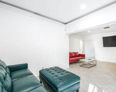 2200 N 47th Avenue - Photo Thumbnail 7