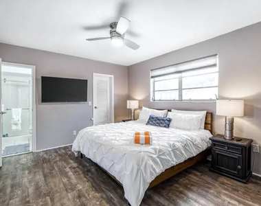 2200 N 47th Avenue - Photo Thumbnail 8