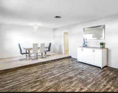 2200 N 47th Avenue - Photo Thumbnail 3