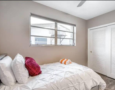 2200 N 47th Avenue - Photo Thumbnail 12