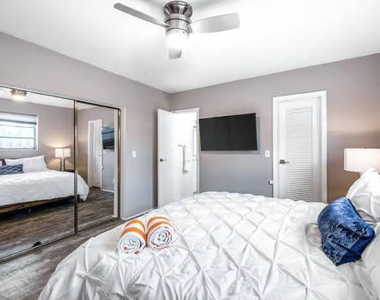 2200 N 47th Avenue - Photo Thumbnail 9