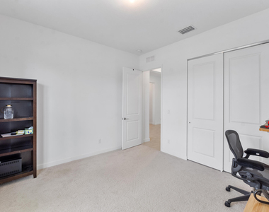 19036 Broad Shore Walk - Photo Thumbnail 19