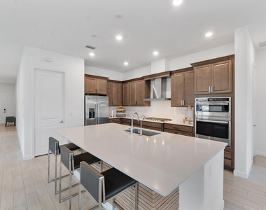 19036 Broad Shore Walk - Photo Thumbnail 4