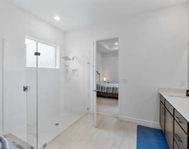 19036 Broad Shore Walk - Photo Thumbnail 14
