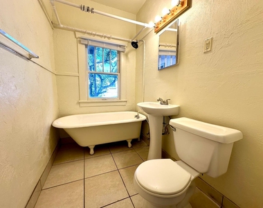 2010 Broward Avenue - Photo Thumbnail 6