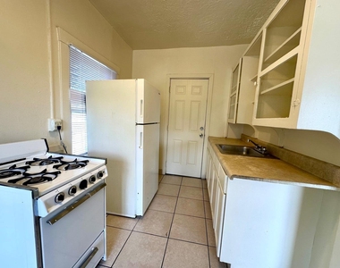 2010 Broward Avenue - Photo Thumbnail 1