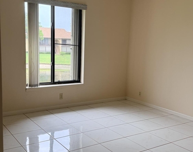 813 Sky Pine Way - Photo Thumbnail 4