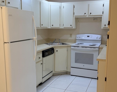 813 Sky Pine Way - Photo Thumbnail 3