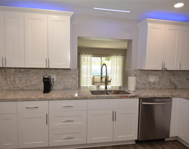 3840 N 42nd Terrace - Photo Thumbnail 4