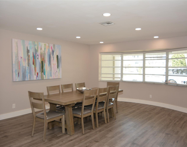 3840 N 42nd Terrace - Photo Thumbnail 2