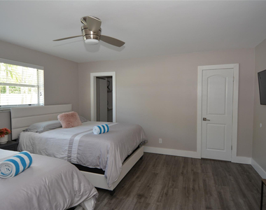 3840 N 42nd Terrace - Photo Thumbnail 13