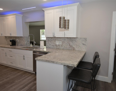 3840 N 42nd Terrace - Photo Thumbnail 6