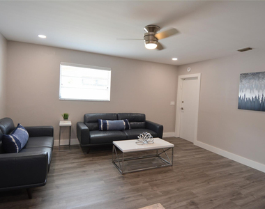 3840 N 42nd Terrace - Photo Thumbnail 8