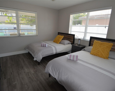 3840 N 42nd Terrace - Photo Thumbnail 9