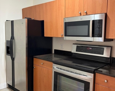 1825 Palm Cove Boulevard - Photo Thumbnail 4