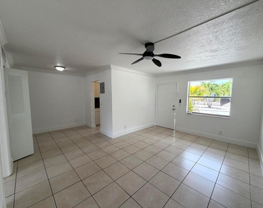 2127 Davie Boulevard - Photo Thumbnail 2