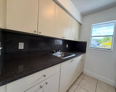 2127 Davie Boulevard - Photo Thumbnail 6