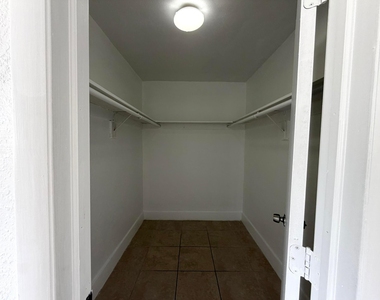 2127 Davie Boulevard - Photo Thumbnail 10