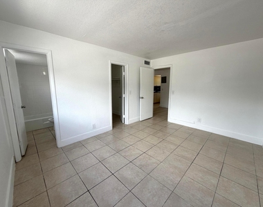 2127 Davie Boulevard - Photo Thumbnail 9