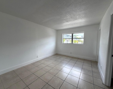 2127 Davie Boulevard - Photo Thumbnail 8