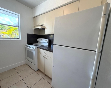2127 Davie Boulevard - Photo Thumbnail 7