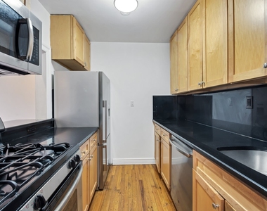 370 West 54th Street - Photo Thumbnail 11