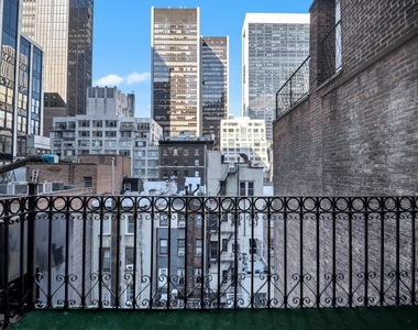 370 West 54th Street - Photo Thumbnail 2