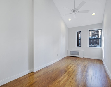 370 West 54th Street - Photo Thumbnail 3