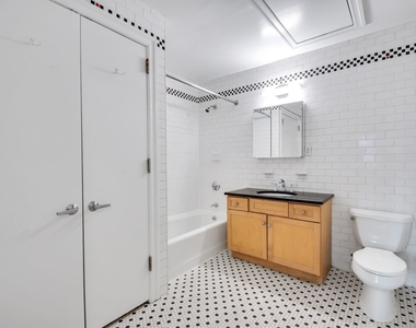 370 West 54th Street - Photo Thumbnail 12